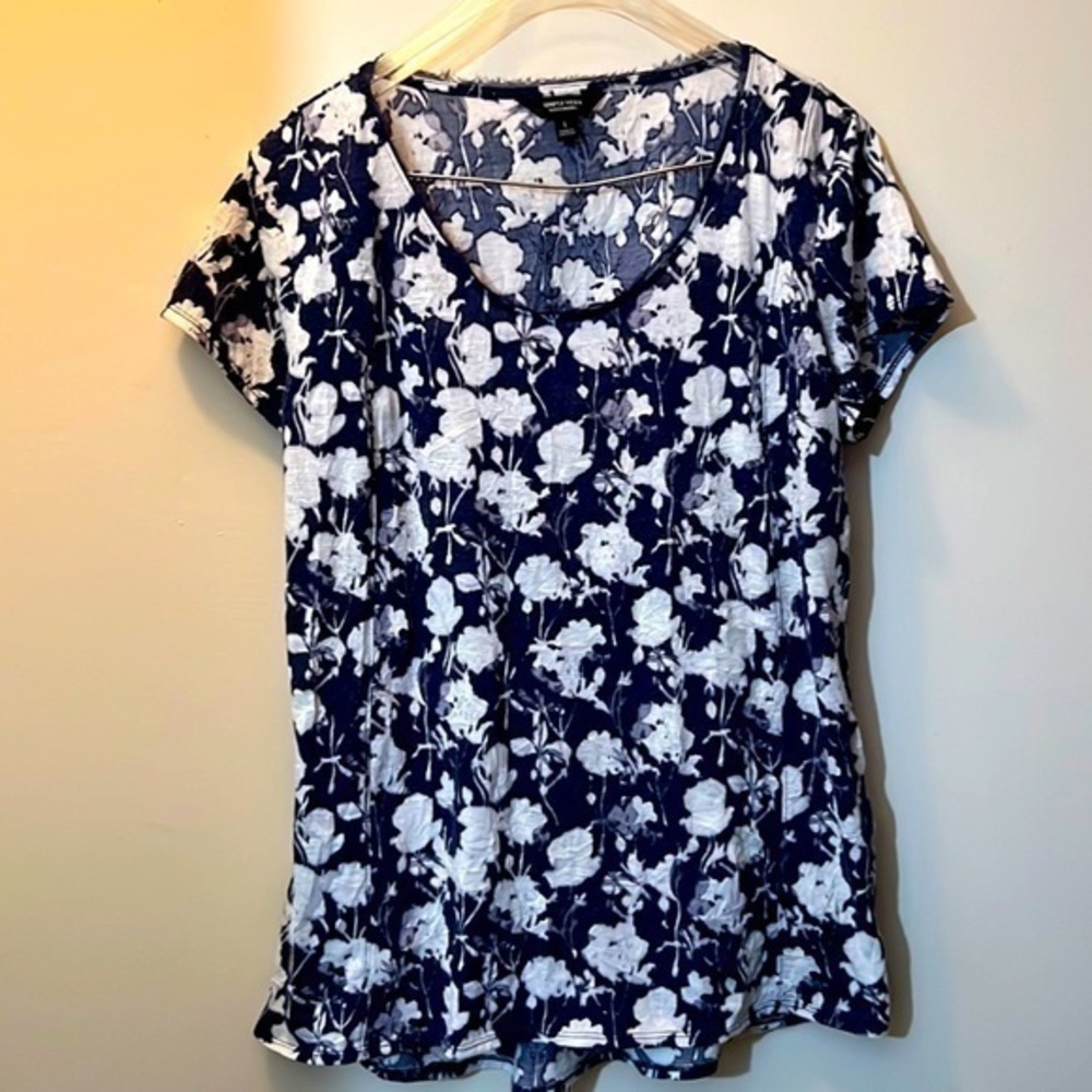 Vera Wang blue and white floral size large top fringe collar
